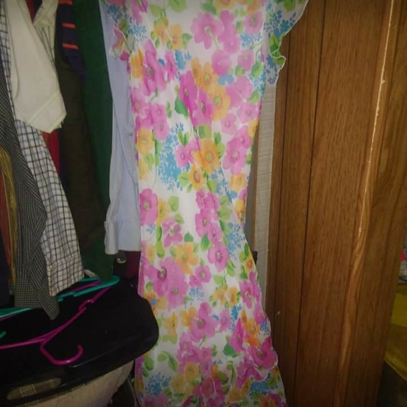 Dresses - Picture 2 of 2